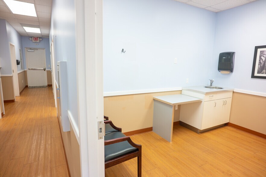More Photos Of 2439 Country Place Blvd, Trinity Medical For Lease