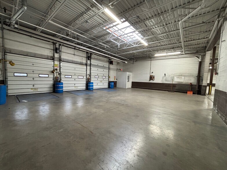 More Photos Of 340 Nagel Dr, Cheektowaga Distribution For Sale