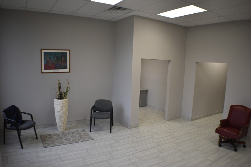 More Photos Of 628 Centre St, Dallas Office For Sale