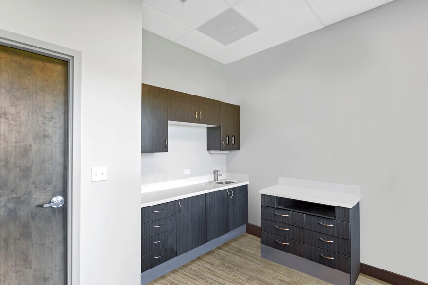 More Photos Of 1000 Randall Rd, Geneva Medical For Lease