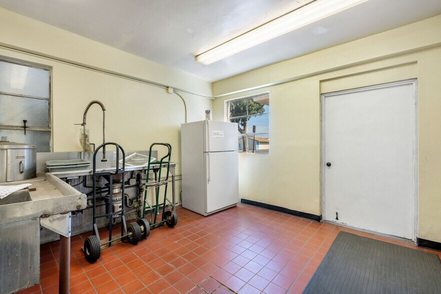 More Photos Of 4755 130th st, Hawthorne Schools For Lease