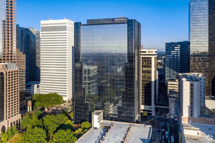 More Photos Of 201 S College St, Charlotte Office For Lease