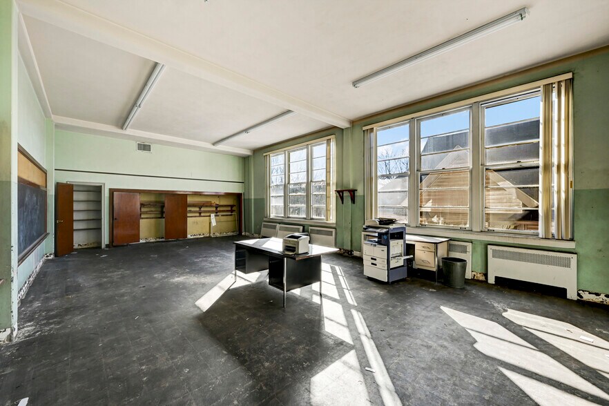 More Photos Of 301 Delaware Ave, Olyphant Office For Sale