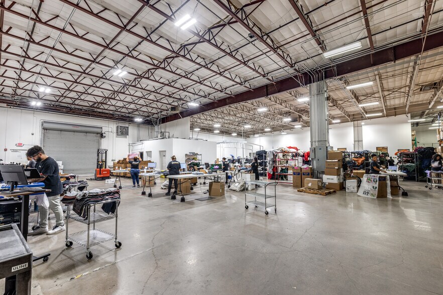 More Photos Of 4323 Greenbriar Dr, Stafford Showroom For Sale