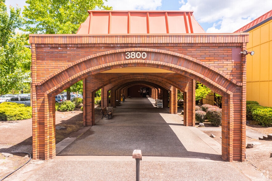 More Photos Of 3800 SW Cedar Hills Blvd, Beaverton Office For Lease