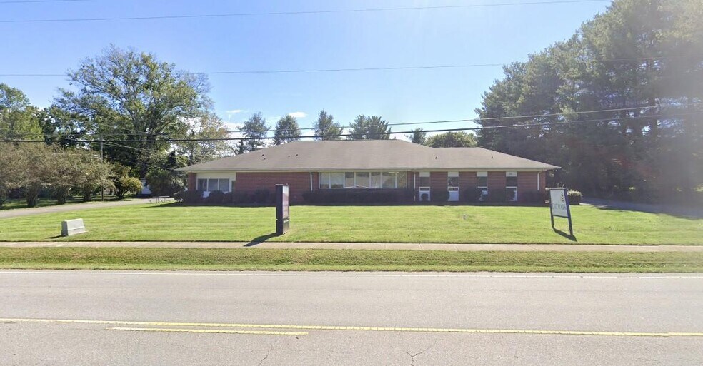 More Photos Of 320 E Lee Ave, Yadkinville Medical For Sale
