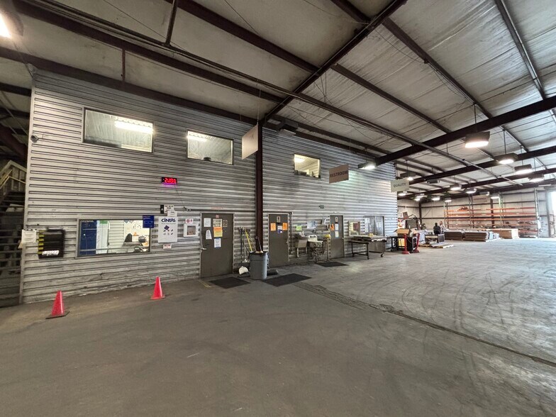 More Photos Of 2251 Rudeloff Rd, Seguin Manufacturing For Sale