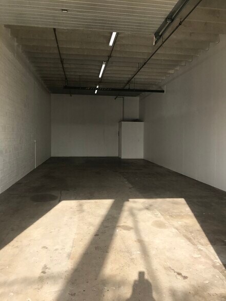 More Photos Of 1080 S Dixie Hwy W, Pompano Beach Warehouse For Lease