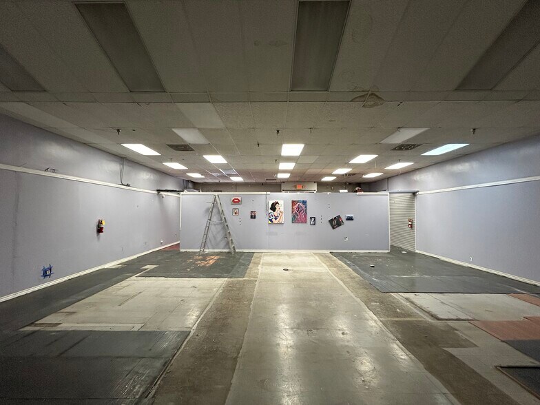 More Photos Of 5645 Hollywood Blvd, Hollywood General Retail For Lease