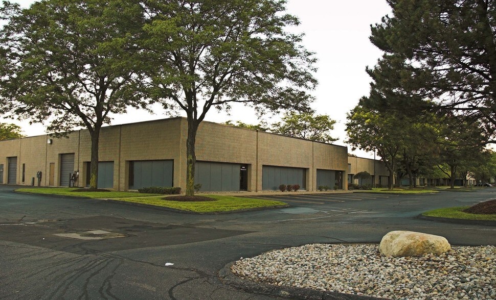 More Photos Of 13955-13975 Farmington Rd, Livonia Office For Lease