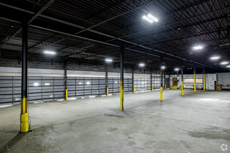 More Photos Of 7235 Boulevard Ave, Pennsauken Warehouse For Lease
