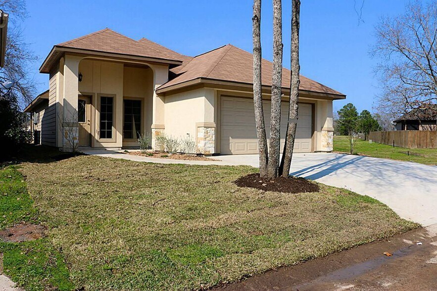 More Photos Of 13086 Hydra Ct, Willis Apartments For Sale