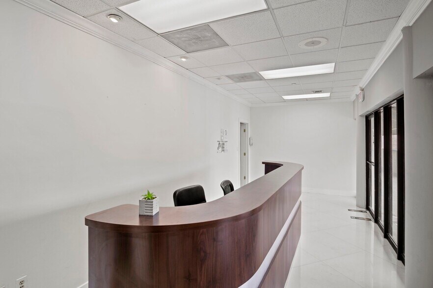More Photos Of 10471 N Kendall Dr, Miami Storefront Retail Office For Lease