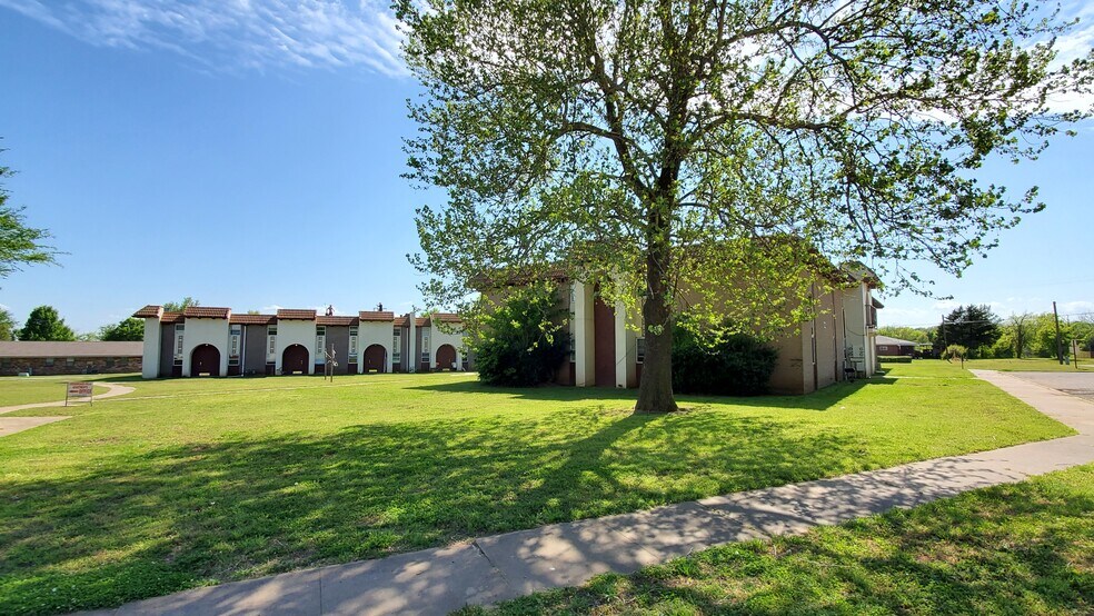 More Photos Of 1428 S Little Ave, Cushing Apartments For Sale