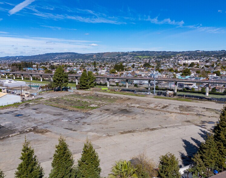 More Photos Of 10901 Russet St, Oakland Land For Sale