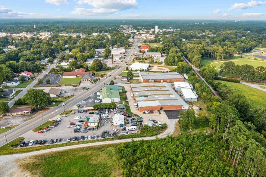 More Photos Of 711 E Rose St, Smithfield Warehouse For Lease