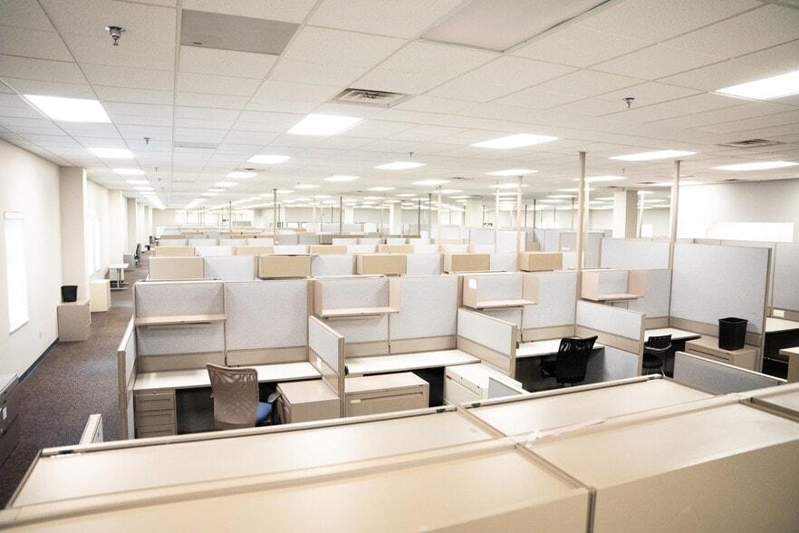 More Photos Of 3429 Regal Dr, Alcoa Office For Sale