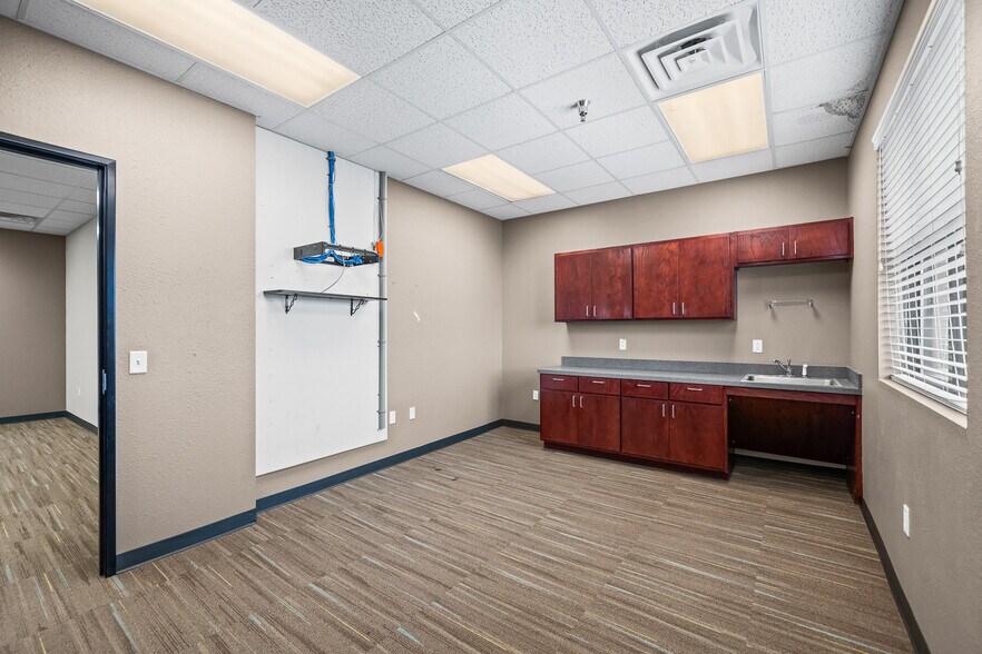 More Photos Of 7202 Slide Rd, Lubbock Medical For Lease