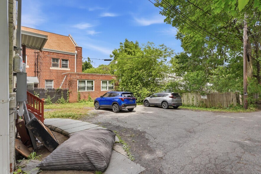 More Photos Of 40 S Hamilton St, Poughkeepsie Apartments For Sale