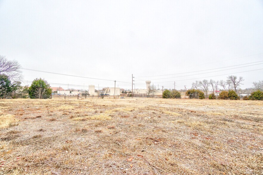 More Photos Of SE/c of SE 36th & Douglas Blvd, Oklahoma City Land For Lease