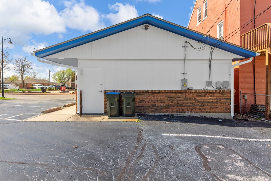 More Photos Of 134 S Main St, Columbia Drugstore For Sale