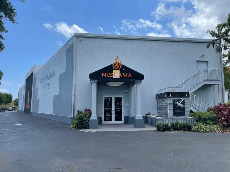 More Photos Of 920 SW 2nd Pl, Pompano Beach Showroom For Lease