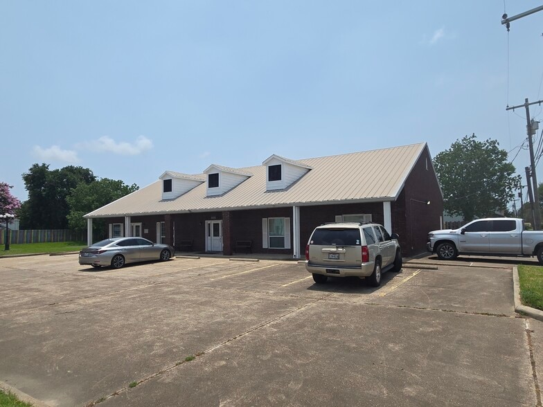 More Photos Of 905 N Logan St, Texas City Office For Sale