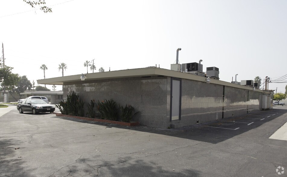 More Photos Of 2501-2511 W La Habra Blvd, La Habra Office For Lease