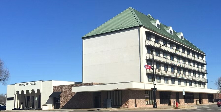 More Photos Of 330 W Gray St, Norman Unknown For Lease