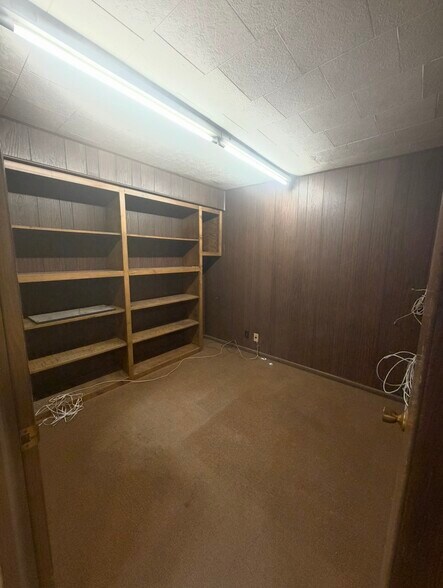 More Photos Of 217 E 8th St, Cozad Flex For Sale