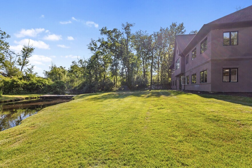 More Photos Of 440 W Centre Ave, Portage Office For Sale