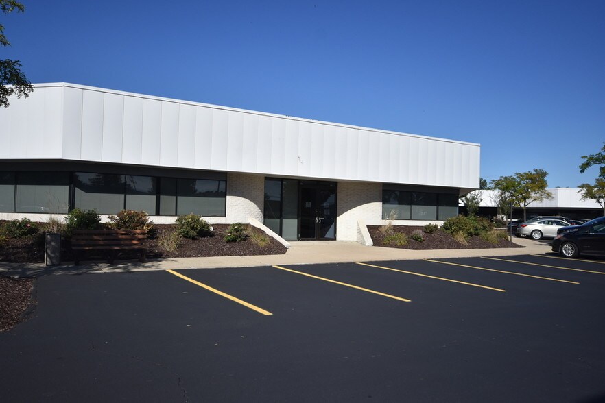 More Photos Of 1225 E Big Beaver Road, Troy Unknown For Lease