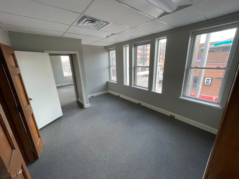 More Photos Of 4048-4056 Broadway Blvd, Kansas City Storefront Retail Office For Lease