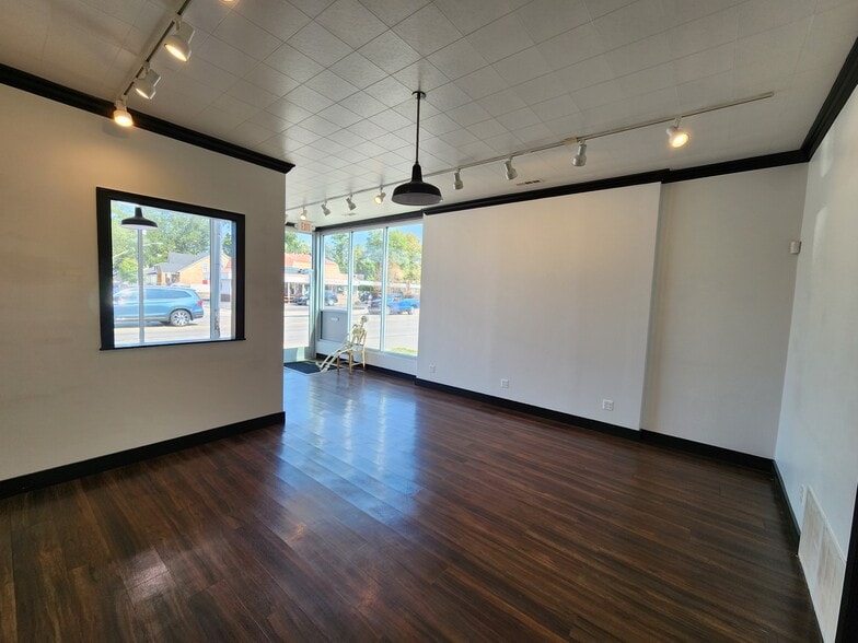 More Photos Of 4105 12 Mile Rd, Berkley Storefront For Sale