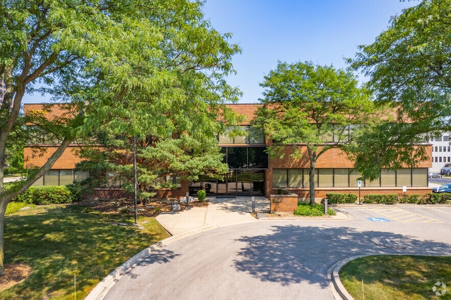 More Photos Of 3041 Woodcreek Dr, Downers Grove Office For Lease