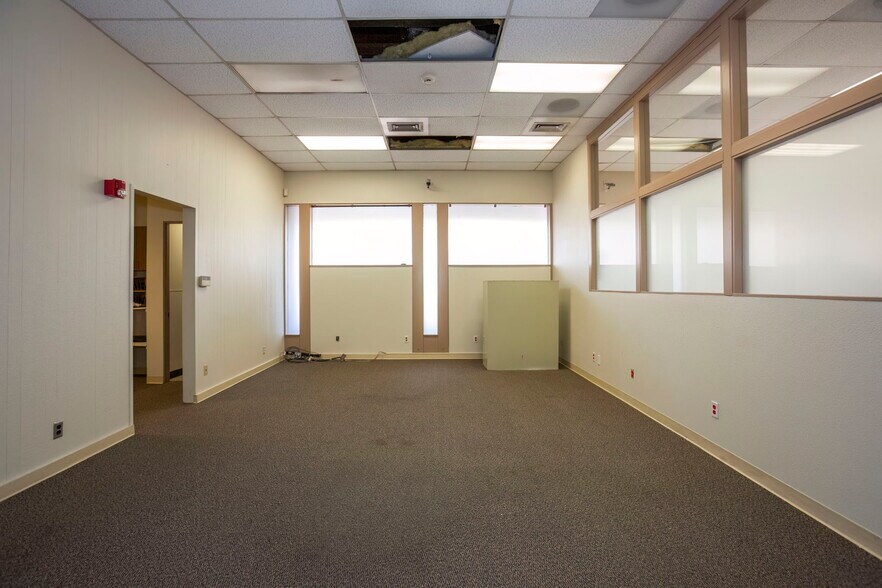 More Photos Of 873-875 6th St, Bremerton Bank For Lease