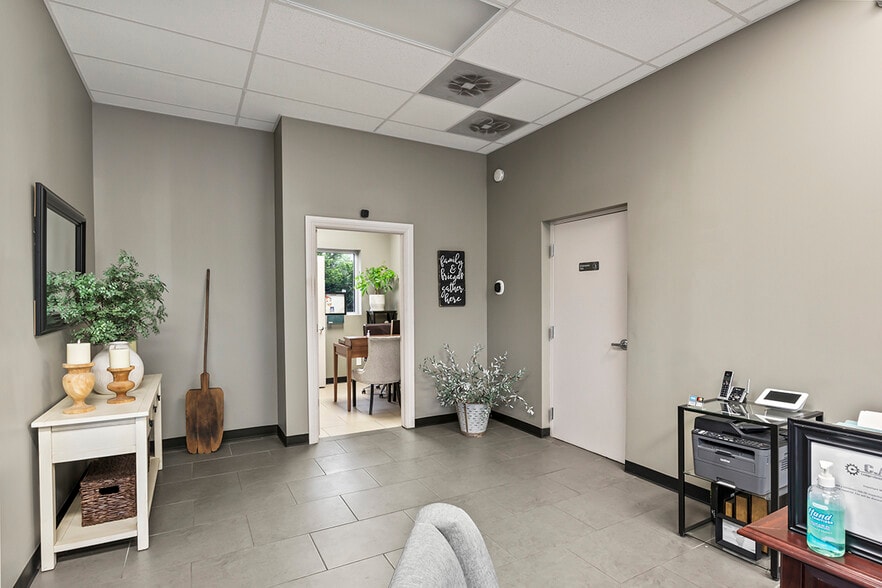 More Photos Of 2940 Weber Dr, Aurora Auto Repair For Sale