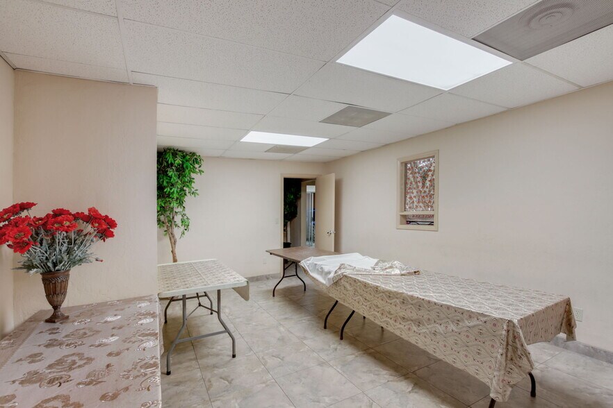More Photos Of 4496 N Black Canyon Fwy, Phoenix Office Residential For Sale
