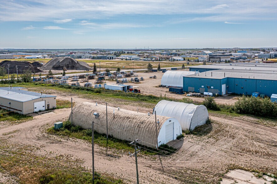 More Photos Of 1512 5 St, Nisku Service For Lease