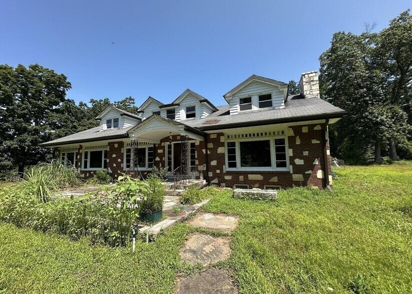 More Photos Of 12-R Jackielyn Cir, Granby Apartments For Sale