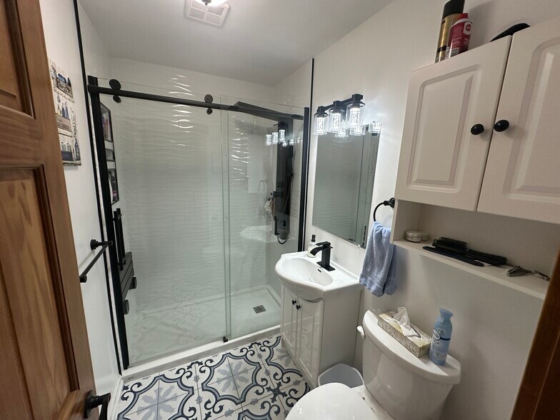 More Photos Of 171 Mission Rd, Wawa Hotel For Sale