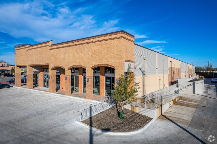 More Photos Of 10720 Preston Rd, Dallas Supermarket For Lease