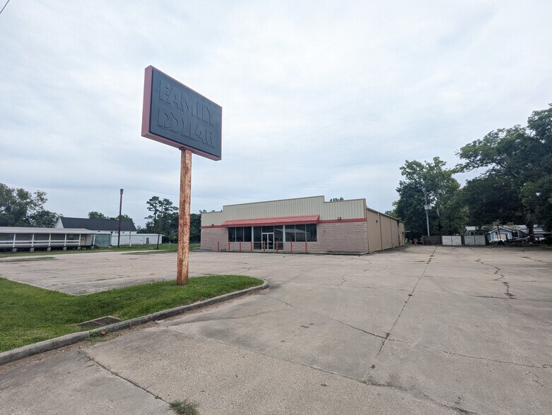 More Photos Of 411 E Main St, Daisetta Freestanding For Sale