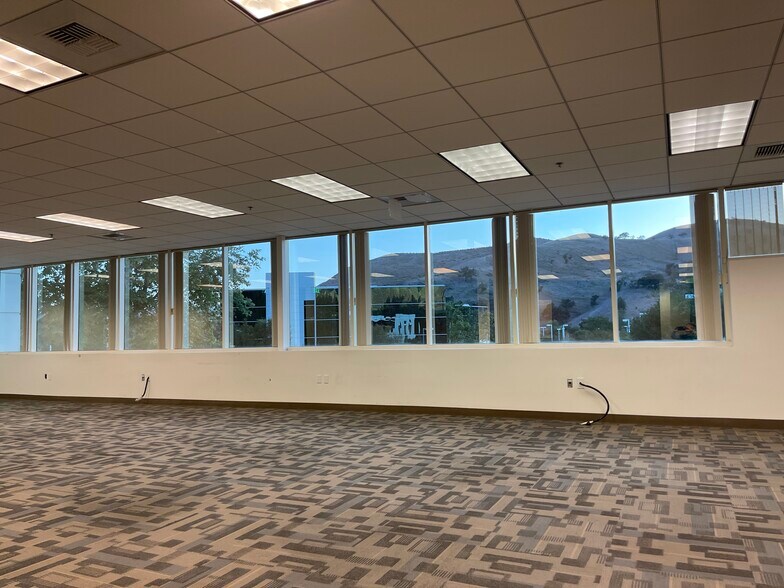 More Photos Of 26010 Mureau Rd, Calabasas Office For Sale