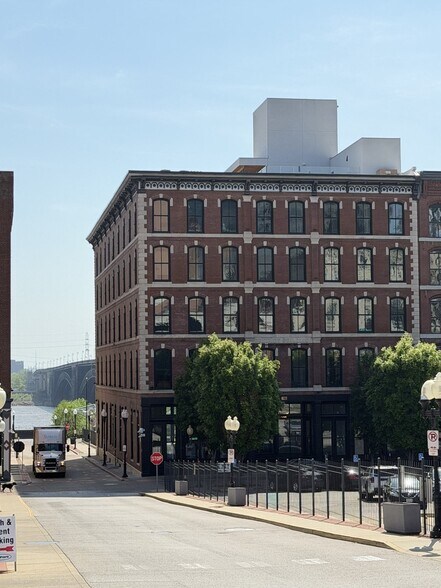 More Photos Of 618 N 2nd St, Saint Louis Apartments For Lease