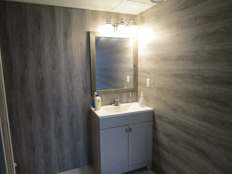 More Photos Of 11211 180 St NW, Edmonton Flex For Sale