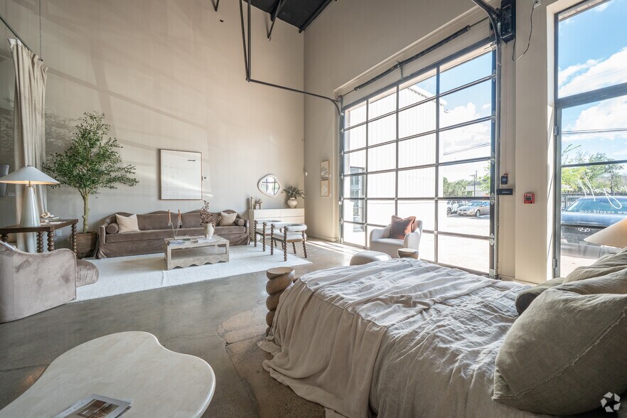 More Photos Of 3330 Audley St, Houston Storefront Retail Office For Sale