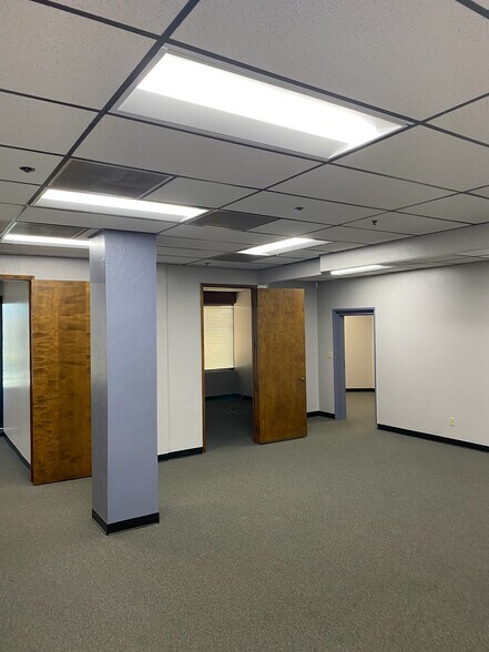 More Photos Of 3434 Truxtun Ave, Bakersfield Office For Lease