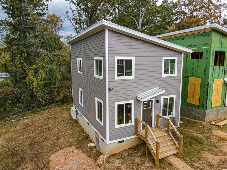 More Photos Of 108 Lager Ln, Asheville Apartments For Sale