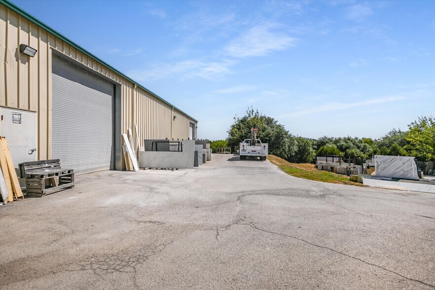 More Photos Of 22108 Odell Fairway Trl, Spicewood Industrial For Sale